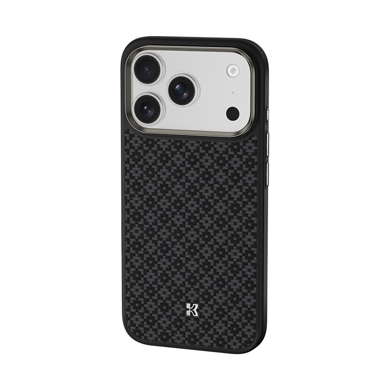 Twój iPhone 17 Pro dostaje wzmocnione narożniki i smukłą, przejrzystą obudowę - ochronę docenisz dokładnie w sekundzie upadku.