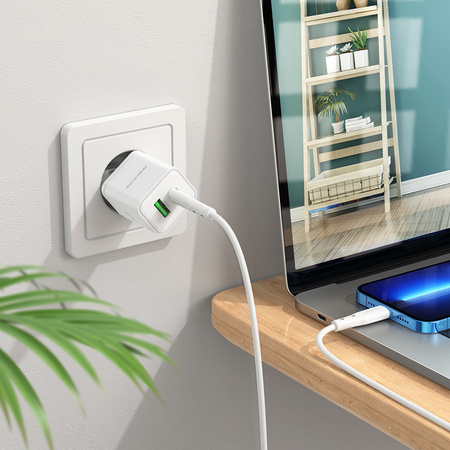 Borofone Netzladegerät BN7 - USB + Typ C - QC 3.0 PD 20W mit Kabel Typ C auf Lightning weiß