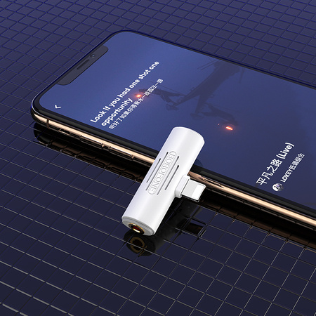 Borofone Adapter BV7 Audio - Lightning auf Lightning + Klinke 3,5mm - weiß