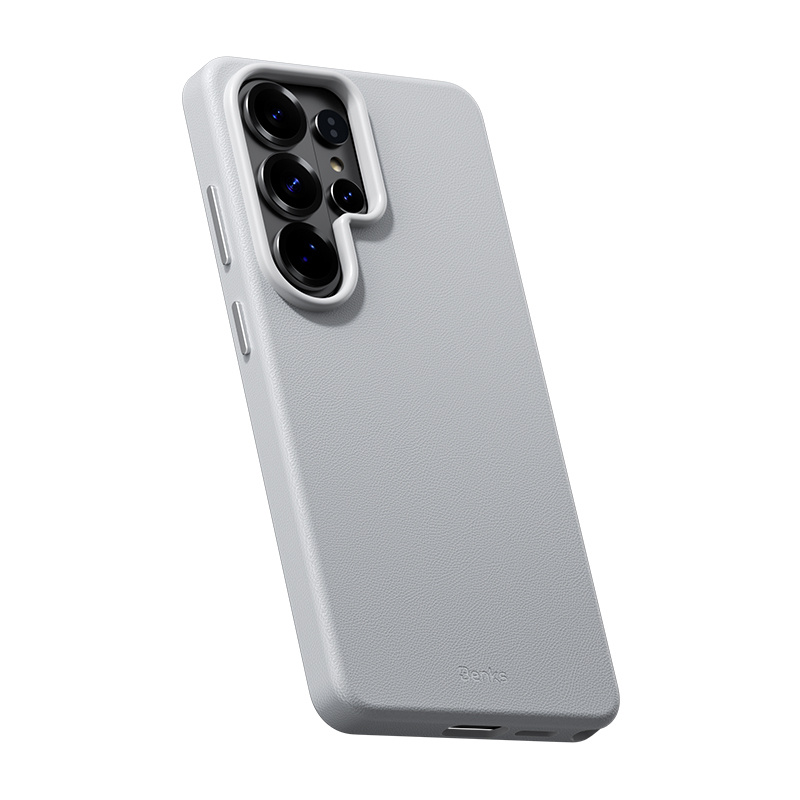 Miękki, matowy chwyt i czysty szary na Twoim Samsung Galaxy S26 Ultra - etui, które dobrze leży w dłoni i nie zbiera odcisków palców.
